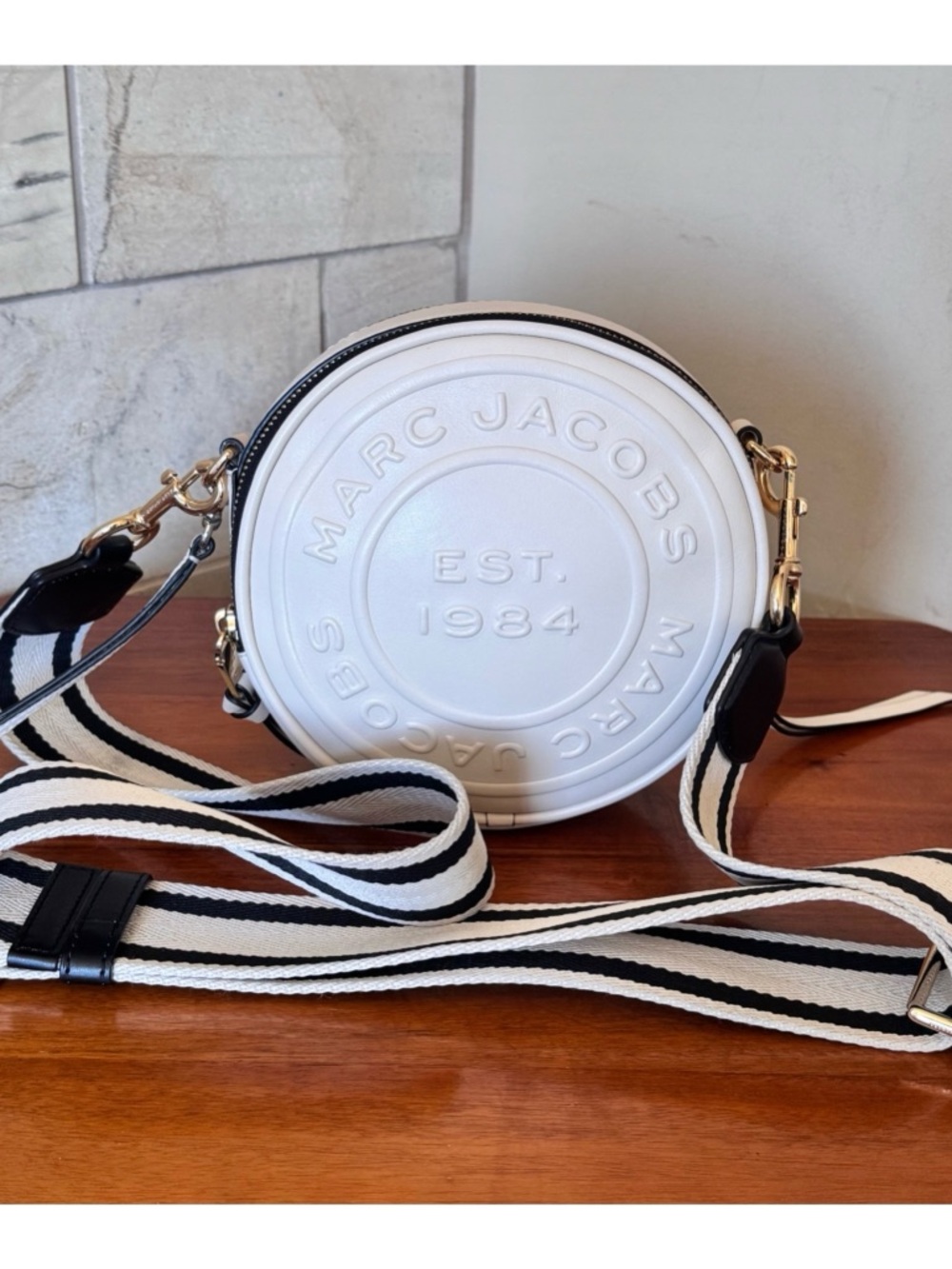 🤍CHIC🤍MARC JACOBS WHITE SIGNET ROUND CROSSBODY BAG